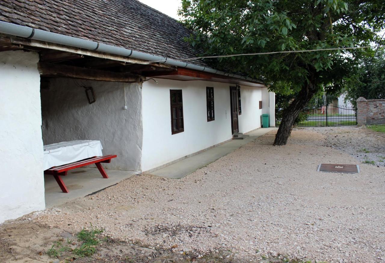 Retro Vendeghaz Villa Nagyharsany Exterior photo